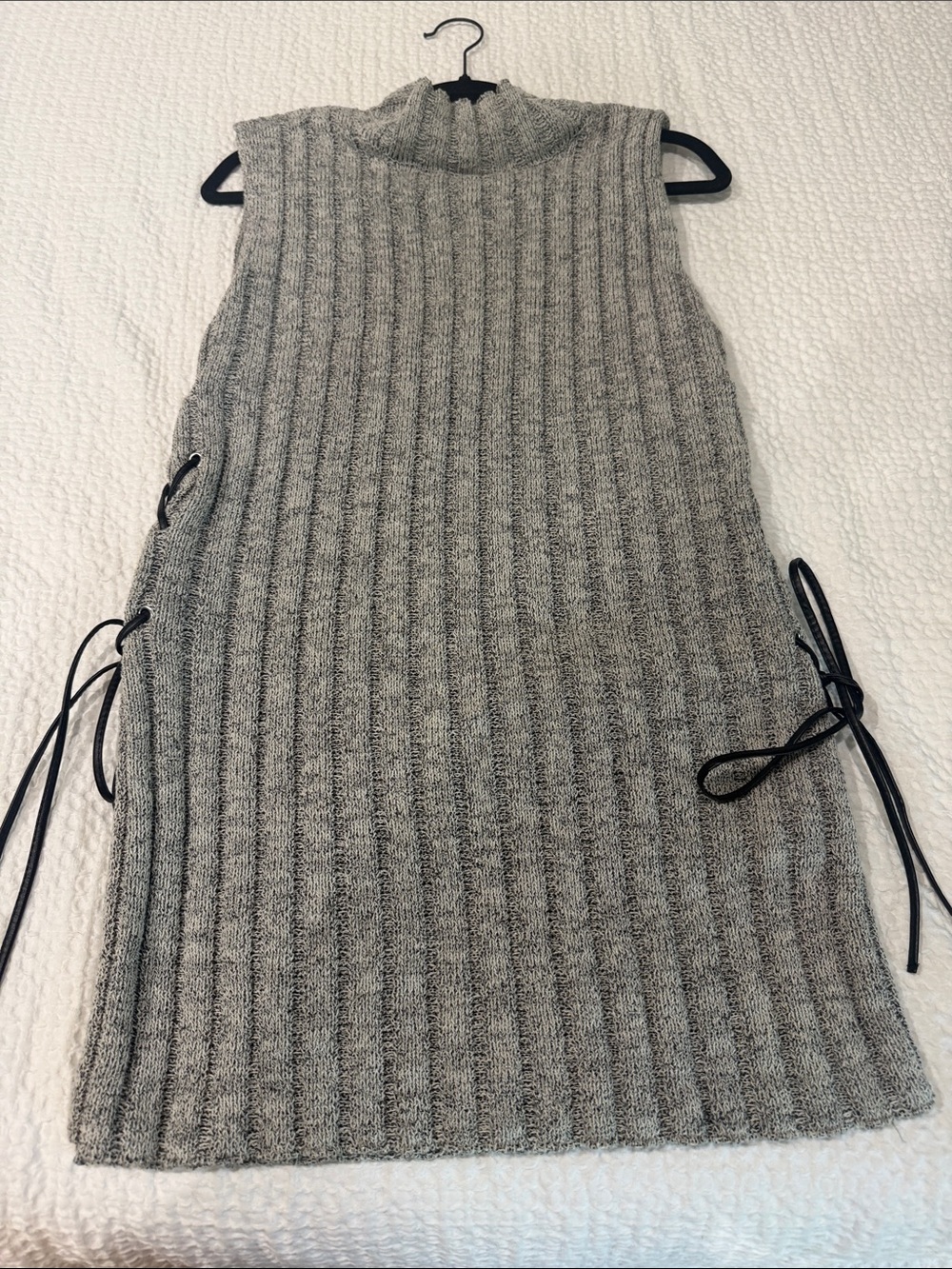 BCBGMaxAzria Sleeveless Ribbed Tunic Sweater in Cream and Black